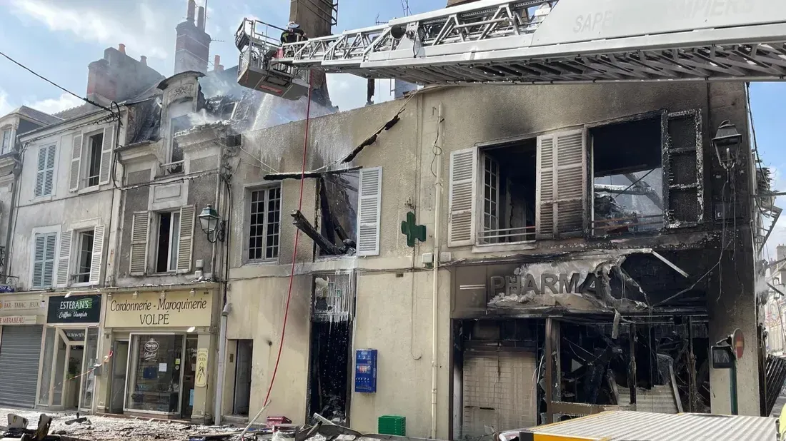 Une pharmacie a été incendiée hier soir à Montargis (Loiret)