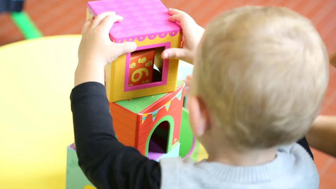 Un enfant qui joue - Photo d'illustration