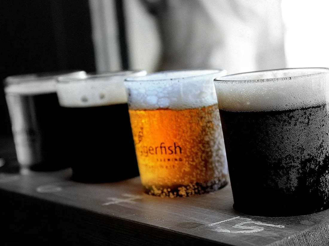 Complètement paralysé, il peut s'exprimer pour la première fois et demande une bière et du métal 