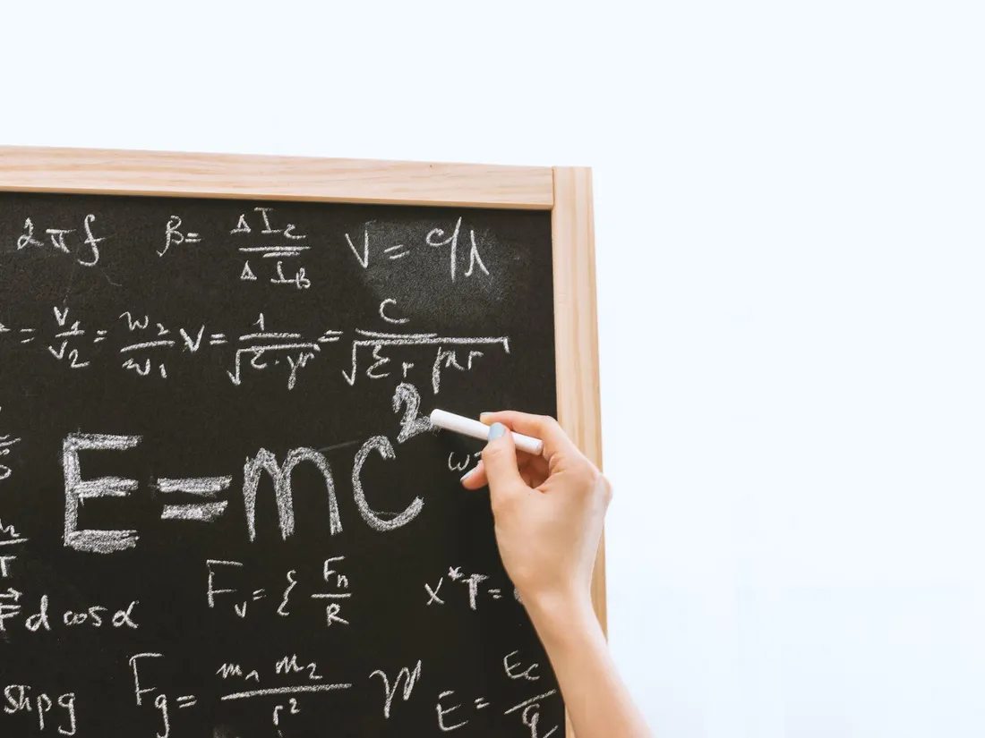 Un jeune britannique surpasse Albert Einstein au test de QI