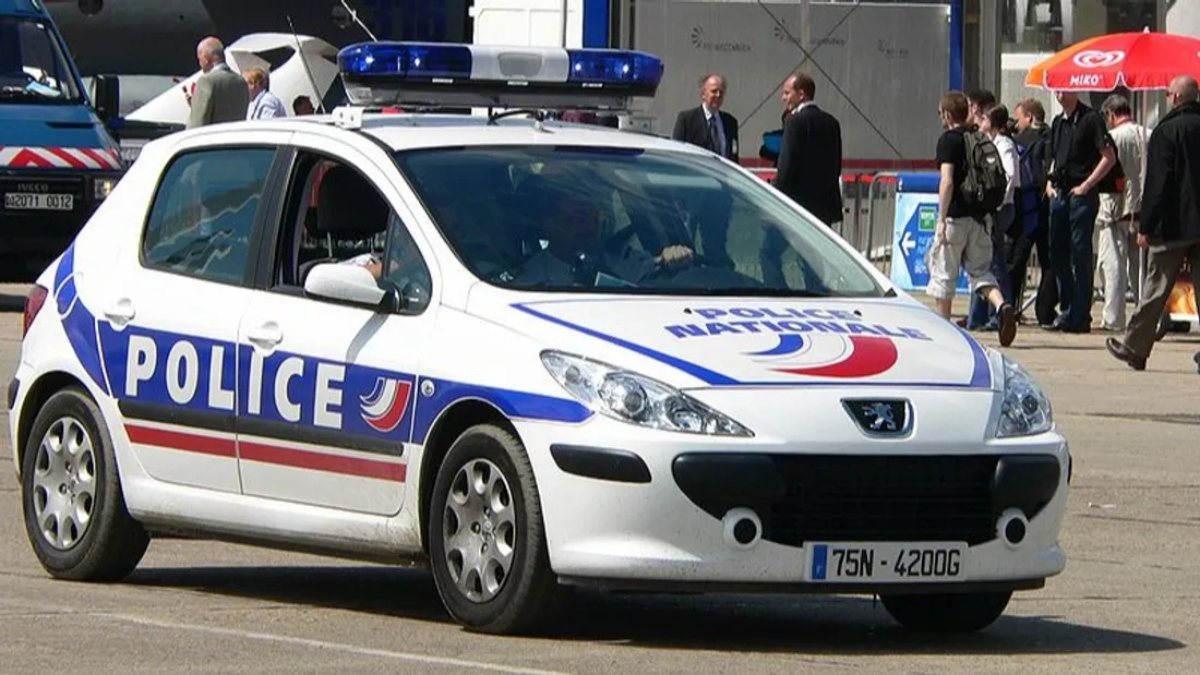 Paris : le préfet de police porte plainte après la découverte de tags anti-police
