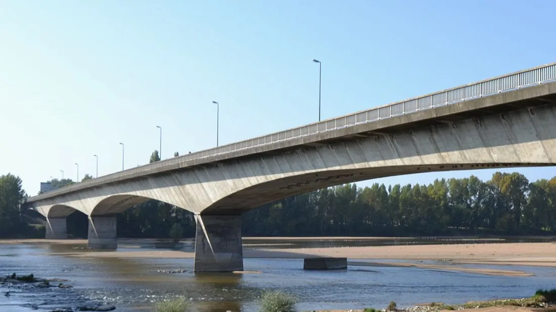 Le pont Thinat, à Orléans.
