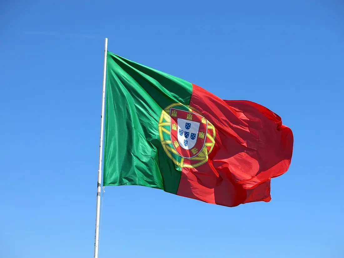 Le drapeau portugais.
