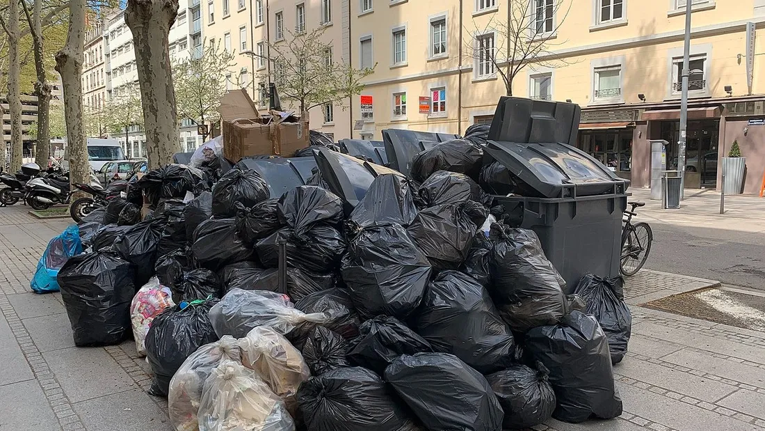 Image d'illustration. Des poubelles lors d'une grève des éboueurs à Lyon en 2019.