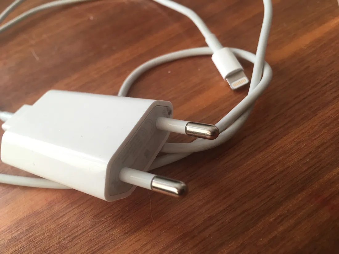 L’UE interdit les chargeurs pour iPhone d’Apple dès 2024