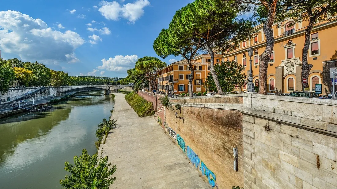 Rome et le fleuve Tibre, en Italie.