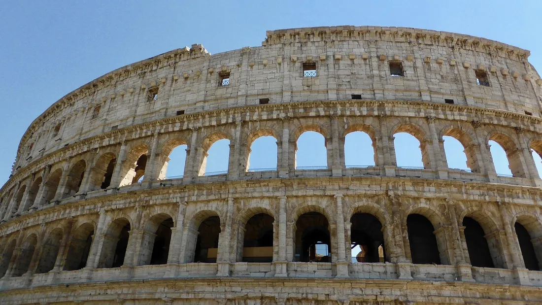 Le Colisée à Rome, classé Patrimoine mondial de l’UNESCO et cible des vandales et des arnaqueurs.
