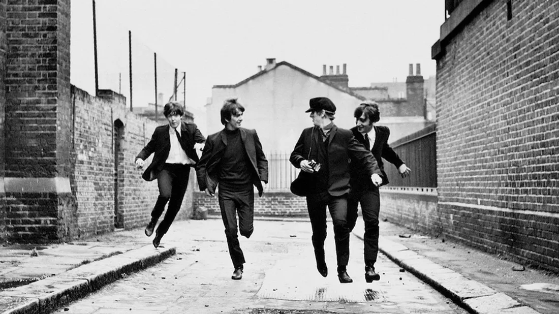 "Quatre garçons dans le vent", sorti en 1964, suit une journée dans la vie des Beatles.