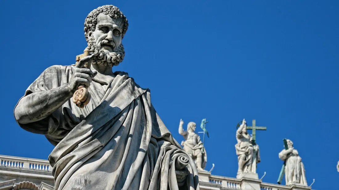 Une statue de Saint-Pierre, à Rome.