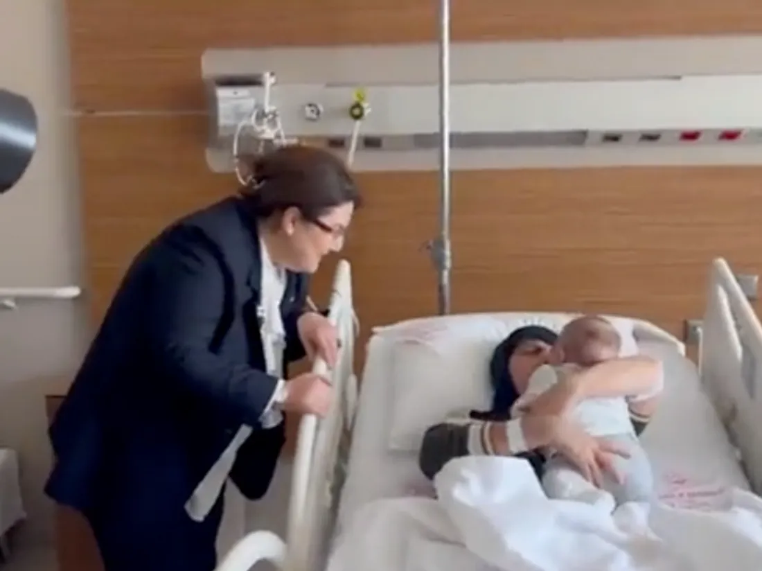 Turquie : une mère retrouve son bébé deux mois après le terrible séisme (vidéo)