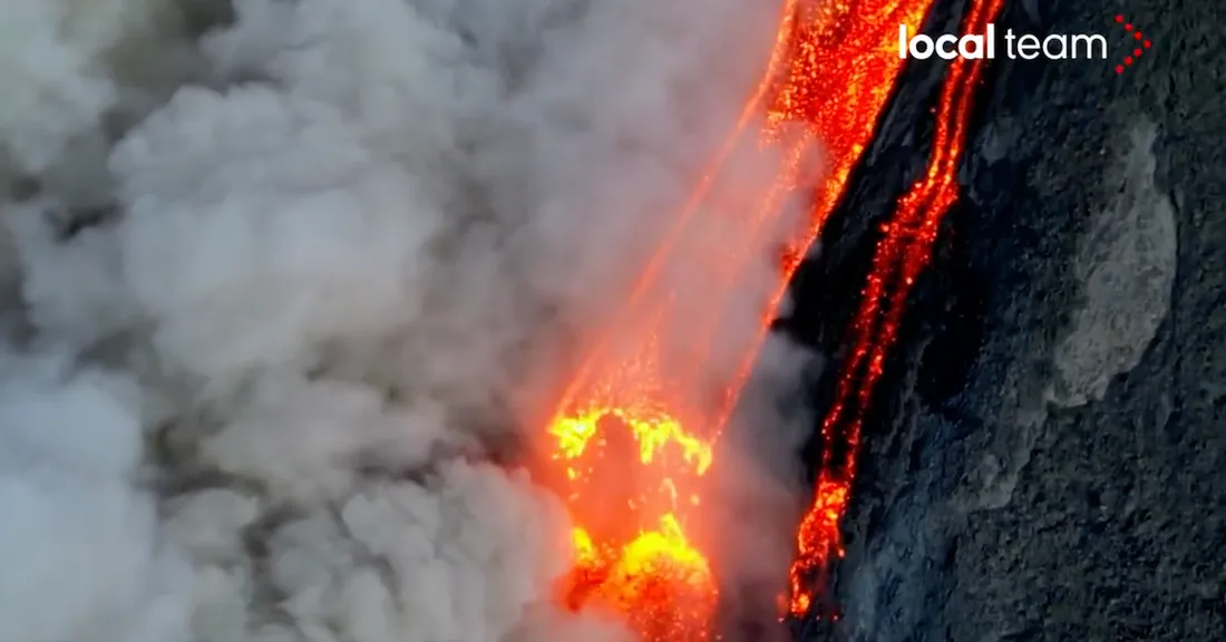 Le Volcan Stromboli en éruption.