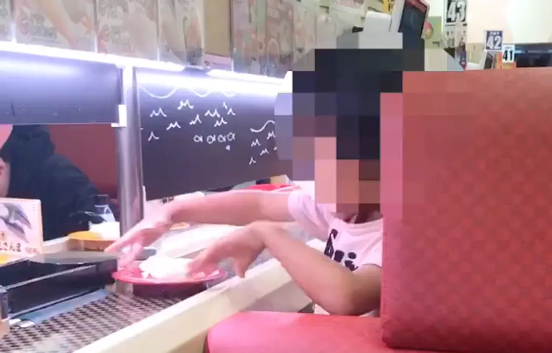 Des Japonais se filment faire des farces dans des restaurants et provoquent l’indignation du pays