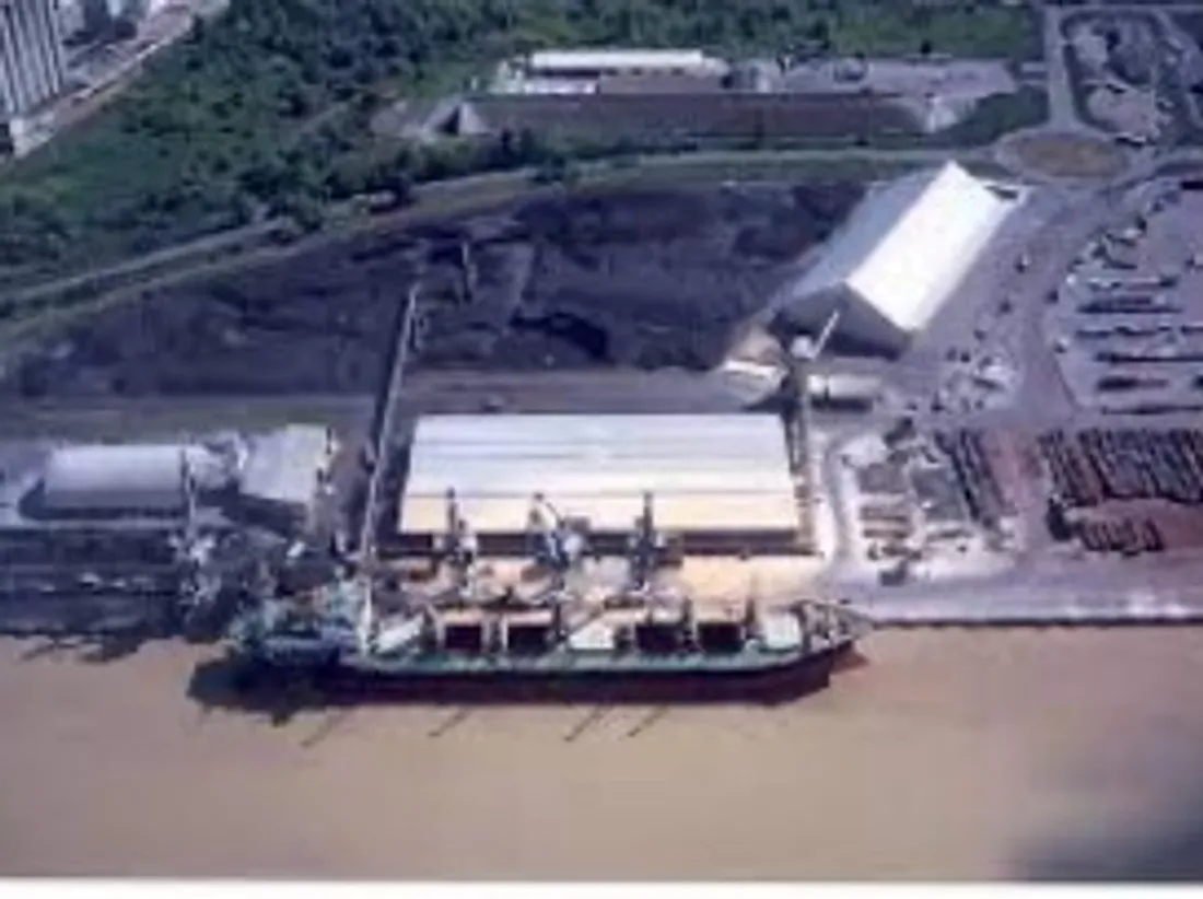 Vue aérienne du port autonome de Bordeaux, à Bassens