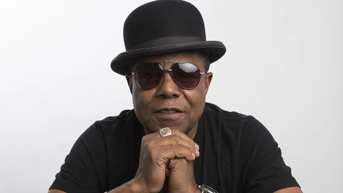 Tito Jackson : Jackie et Marlon très émus sur scène pour rendre hommage à leur frère (vidéo)