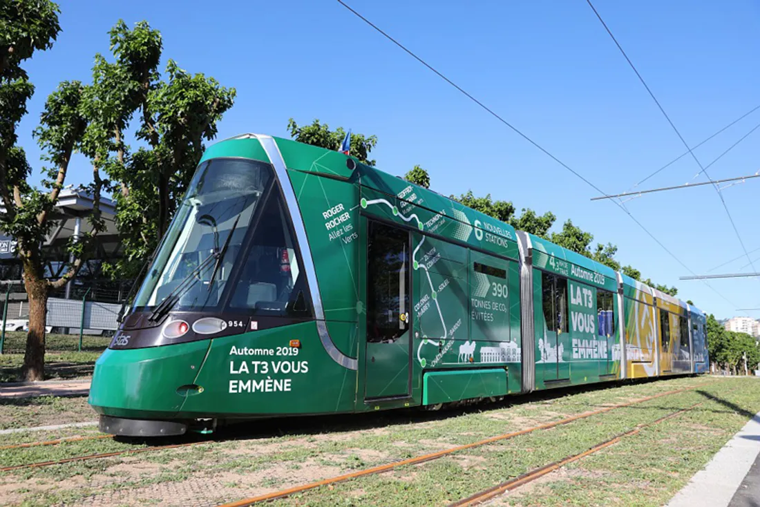 Le tramway de Saint-Etienne personnalisé pour l'ouverture de la troisième ligne