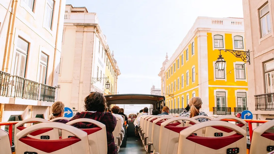 Un bus touristique à Lisbonne.