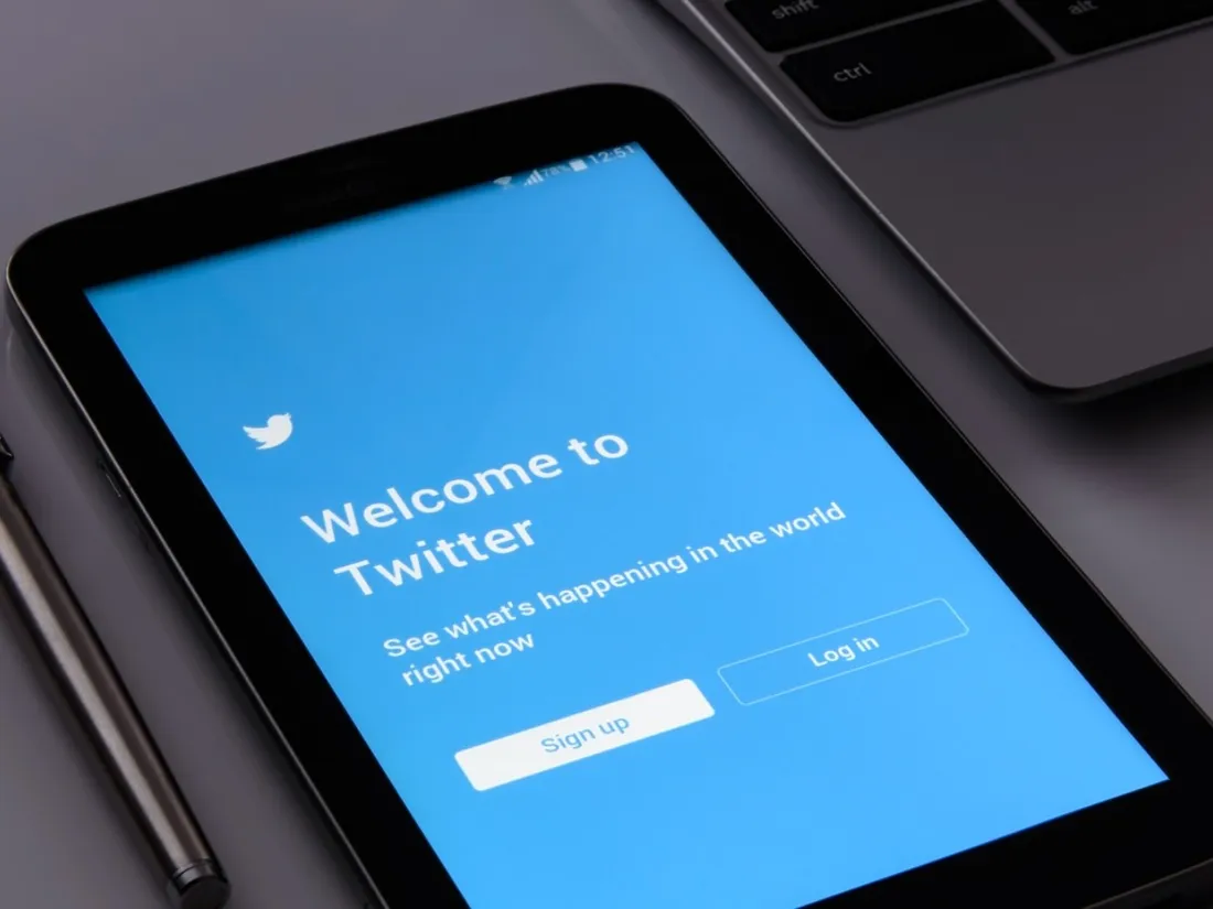 Twitter supprime le badge bleu des comptes certifiés : comment savoir si un compte est authentique ?