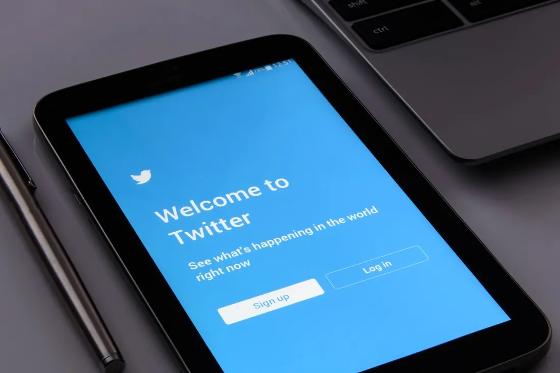 Twitter supprime le badge bleu des comptes certifiés : comment savoir si un compte est authentique ?