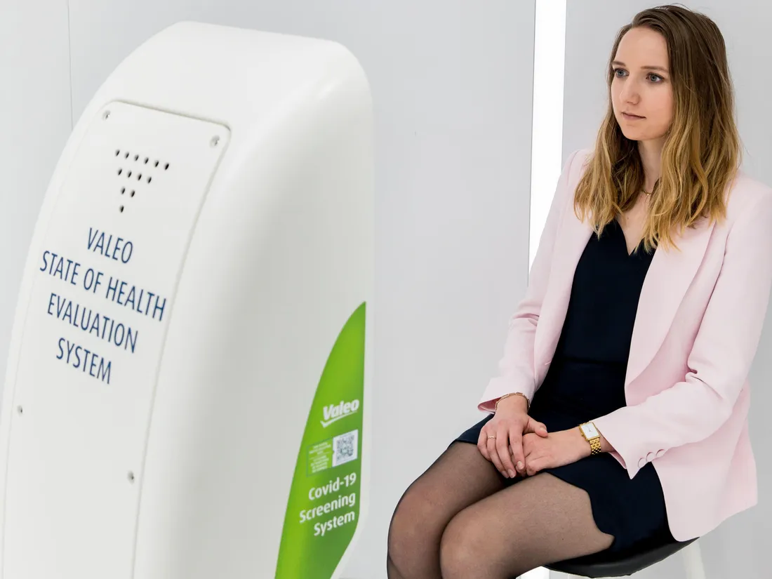 Présentée sous la forme d'une borne, la machine Valeo peut détecter les cas de COVID-19.