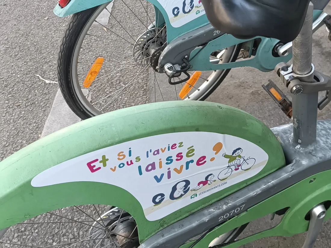 Campagne anti-IVG sur les Vélib' de Paris