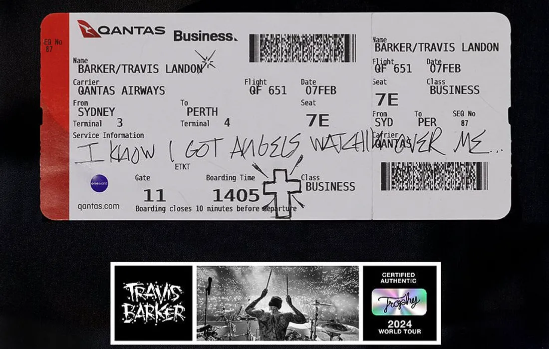 Quel est cette carte d'embarquement mise aux enchères par Travis Barker, le batteur de Blink-182?