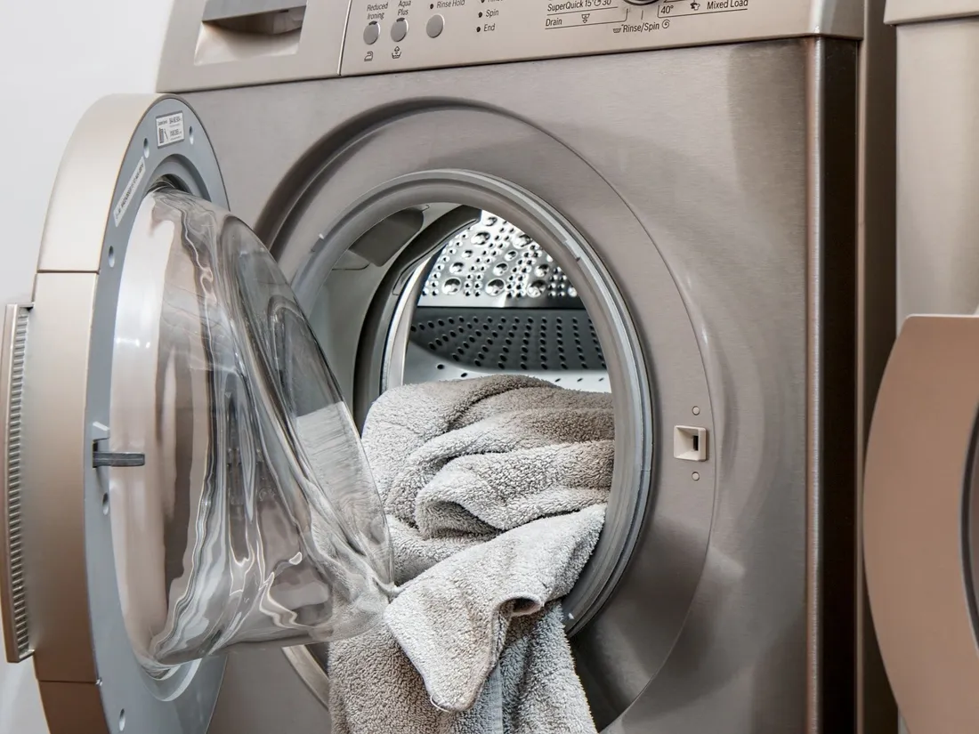 Les 5800 euros étaient cachés dans le linge sale