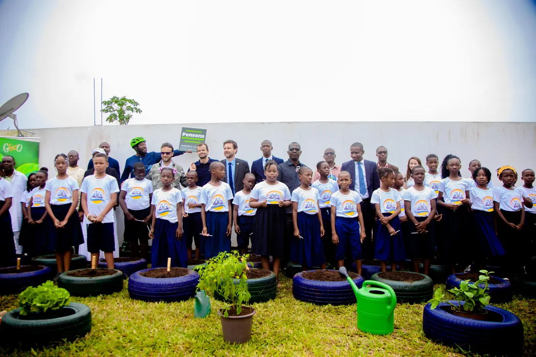 Environnement : Air France Côte d’ivoire offre des kits écoresponsables aux élèves