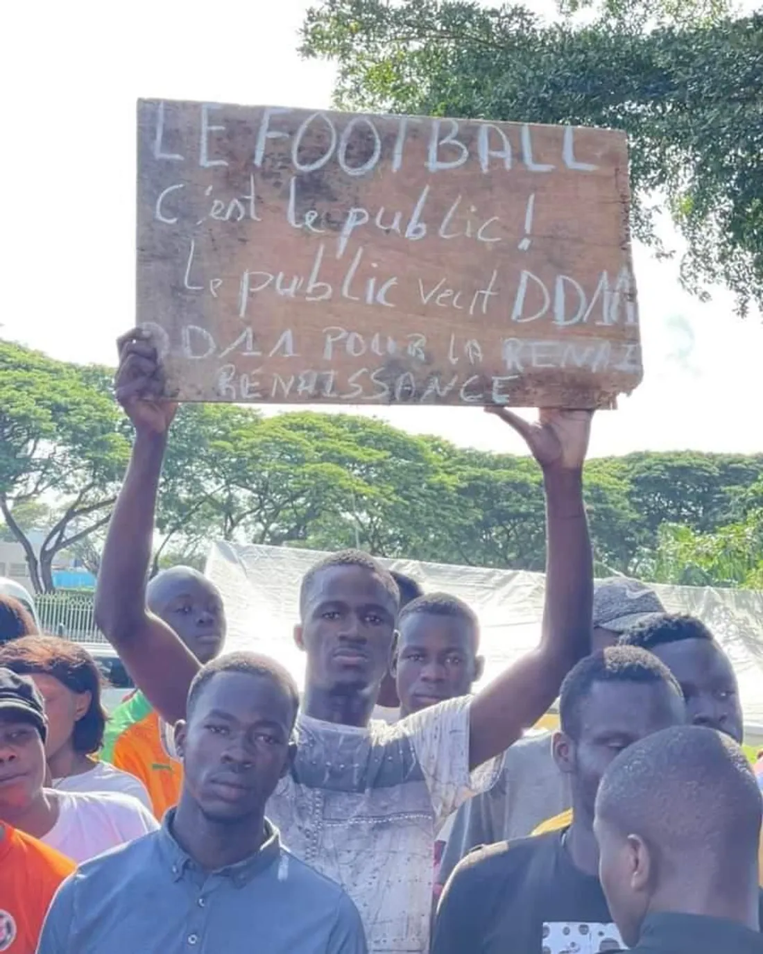 Football : Le dépôt de candidature de Didier Drogba cristallise la foule à Abidjan