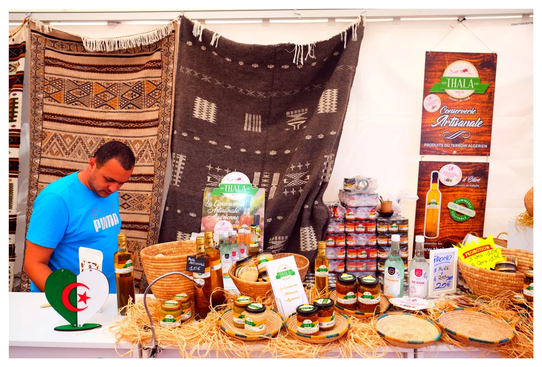 Le stand de l'Algérie au sein de la station Afrique. Sami Chérif anime ce stand depuis l'ouverture