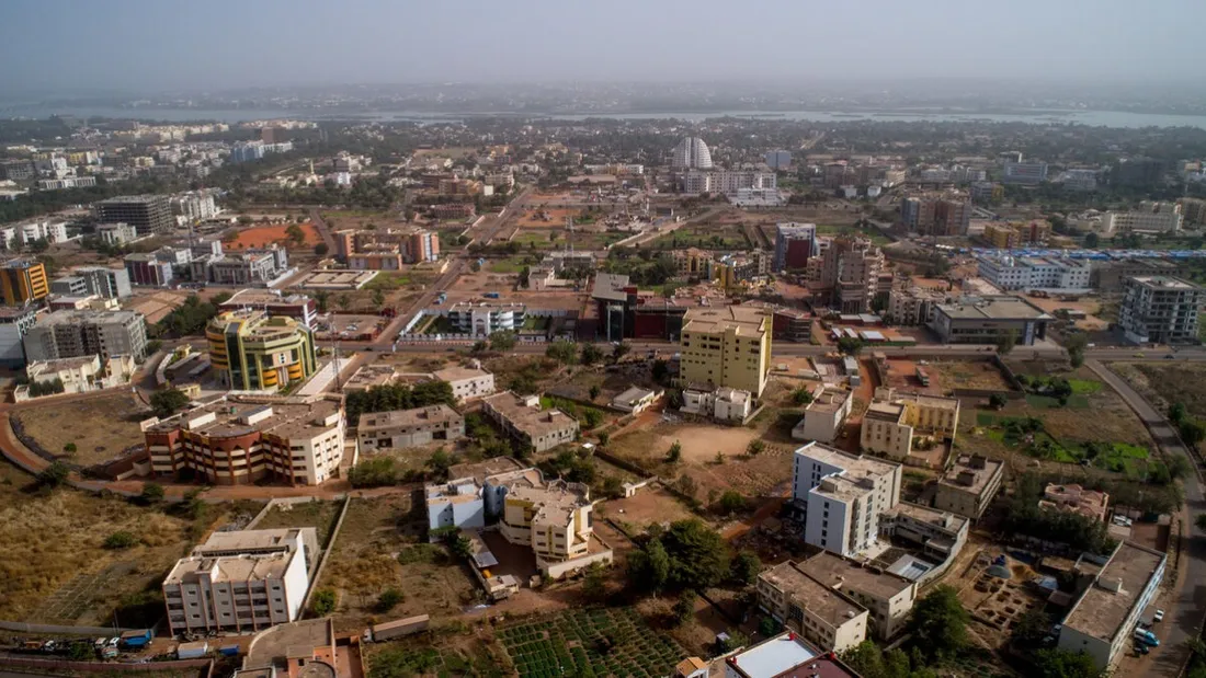 Des tirs et des explosions à Bamako, l'armée évoque une attaque "terroriste"