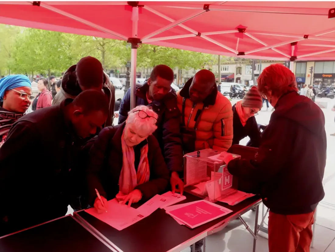 Votation citoyenne à Paris sur le droit de vote des résidents étrangers.