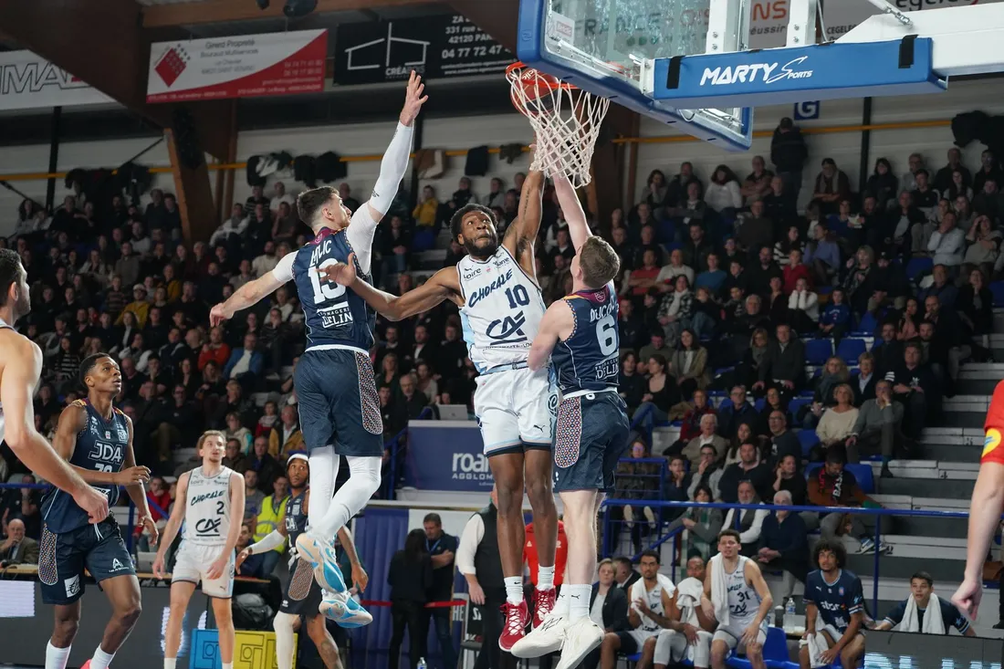 Basket : Langevine lors de Chorale - Dijon (92-105)