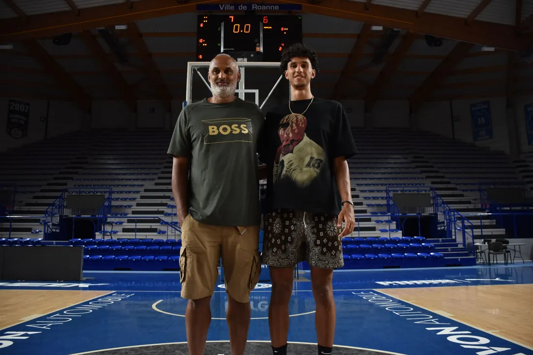 Stéphane et Zaccharie Risacher sur le parquet de la Halle André-Vacheresse