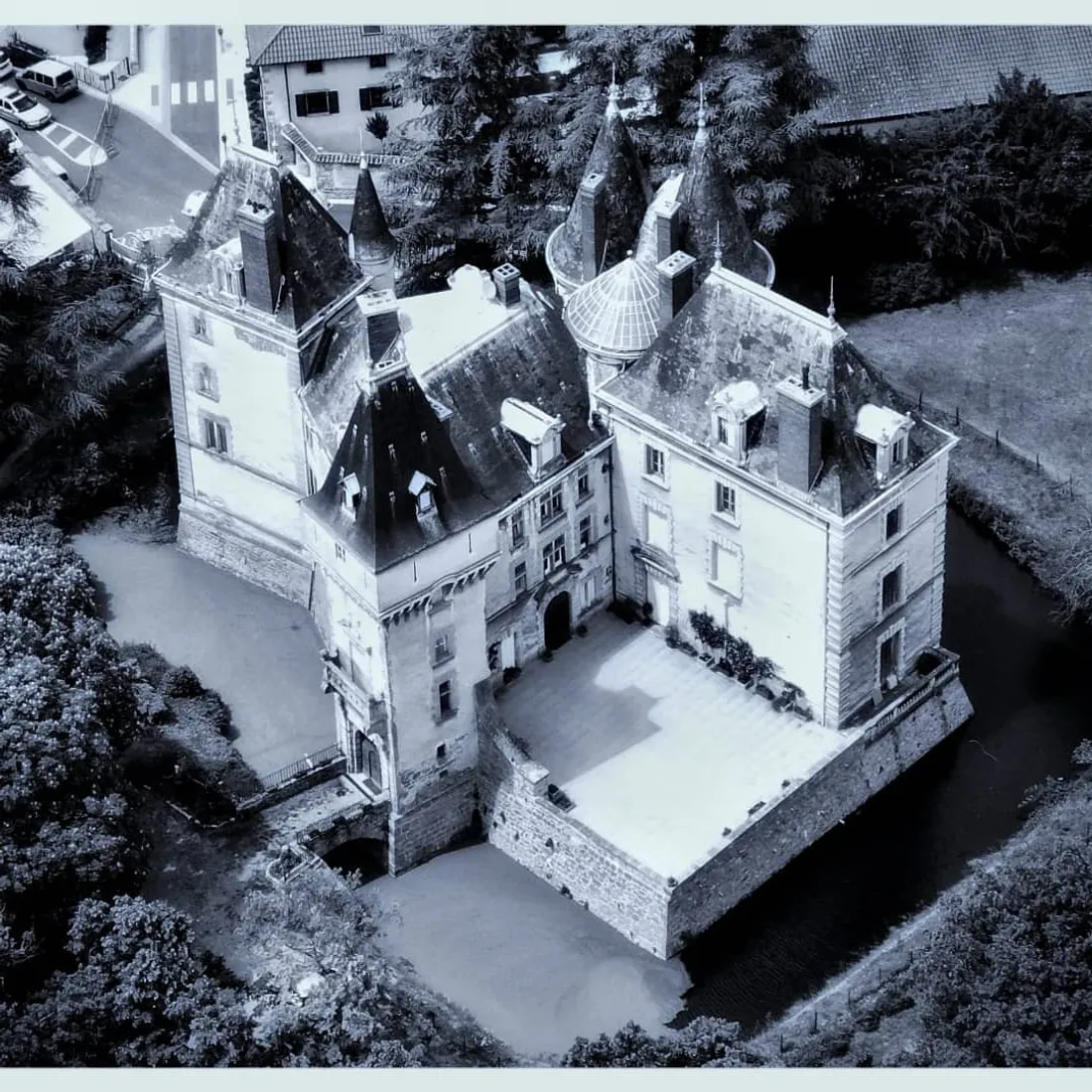 Le château de Saint-Bonnet-les-Oules.