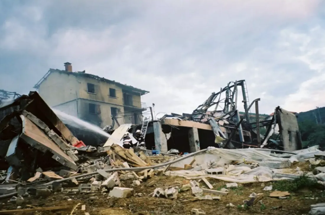 Le village après l'explosion à Saint-Romain-en-Jarez en 2003