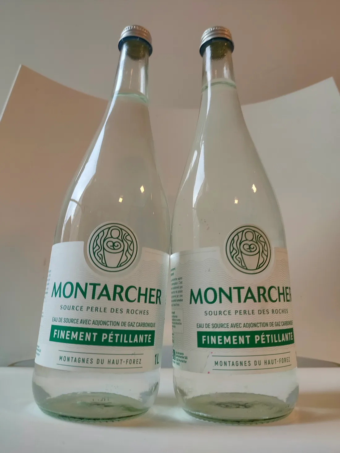 Les bouteilles d'eau de source de Montarcher