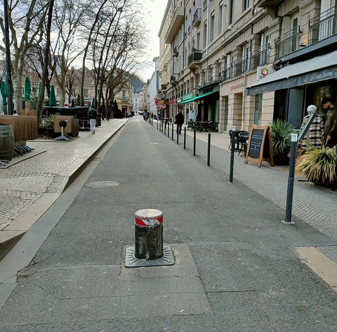 Des bornes seront posées à l'instar de celles déjà existantes dans des rues de la place Jean-Jaurès