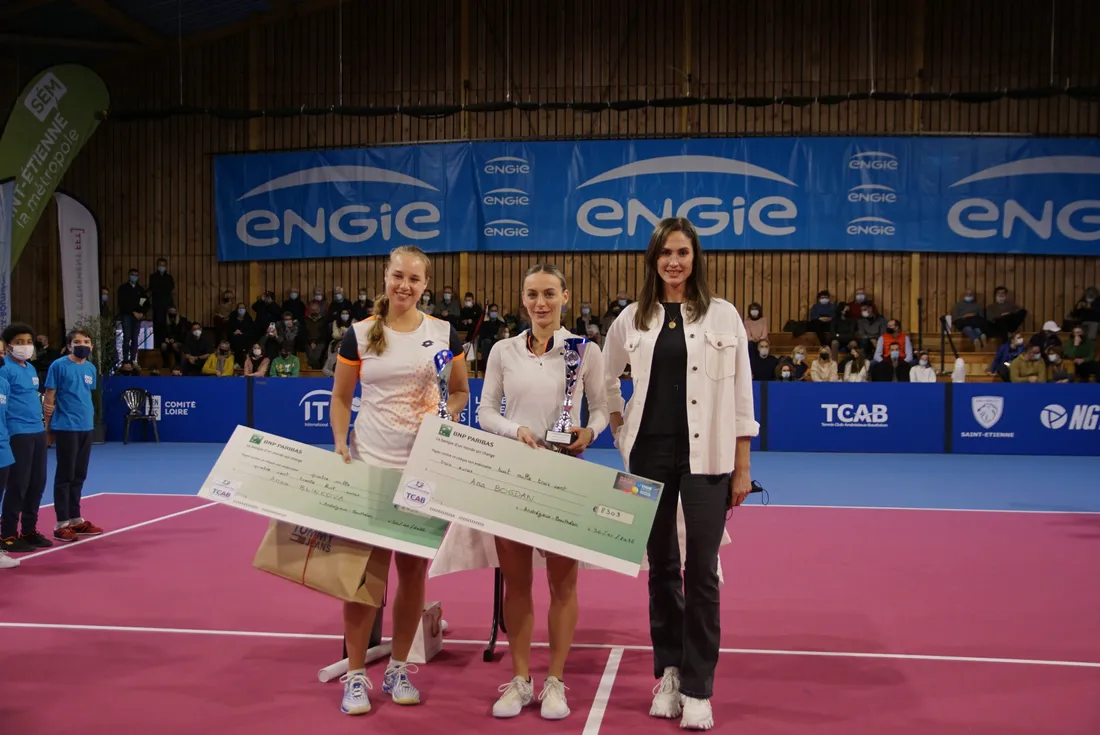 Les deux finalistes et la vainqueur Ana Bogdan de l'Engie Open d'Andrézieux-Bouthéon 2022