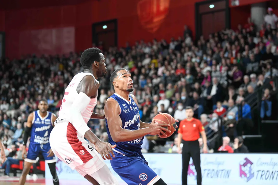 Basket : Morin lors de Bourg - Chorale (100-102 ap)