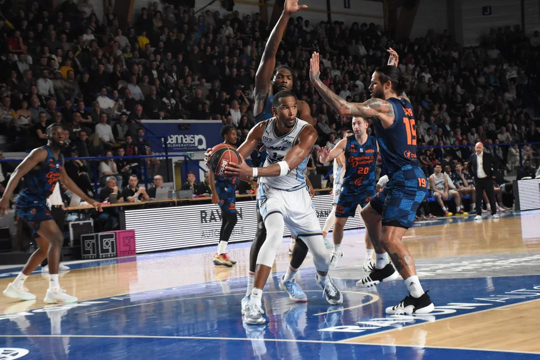 Basket : Yannis Morin lors de la défaite choralienne contre Gravelines-Dunkerque