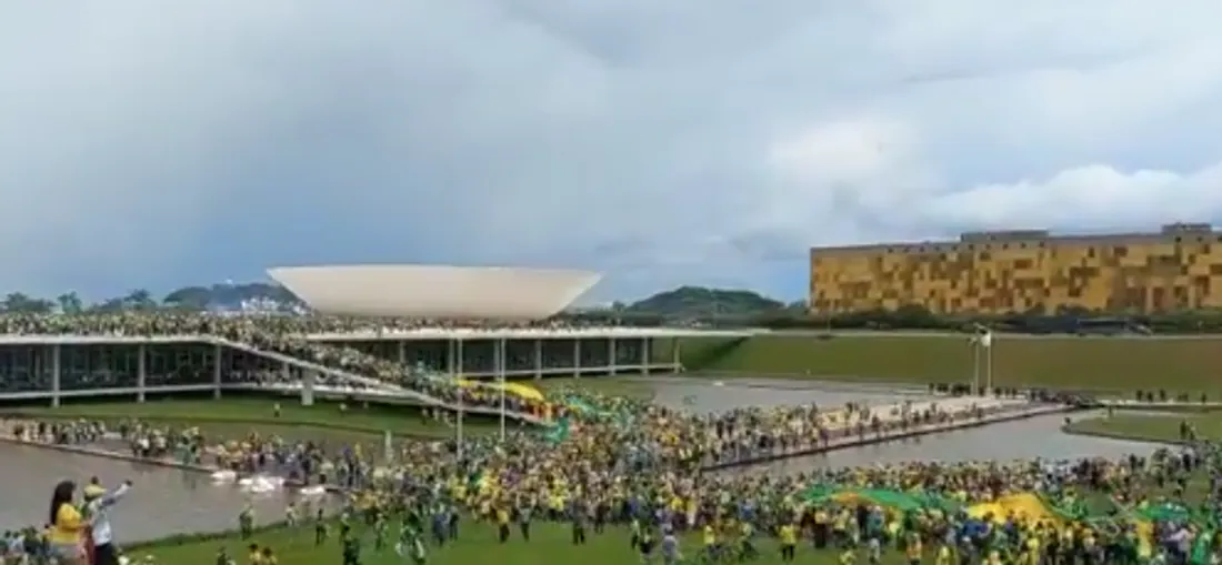 Des partisans de Jair Bolsonaro ont envahi des lieux de pouvoir