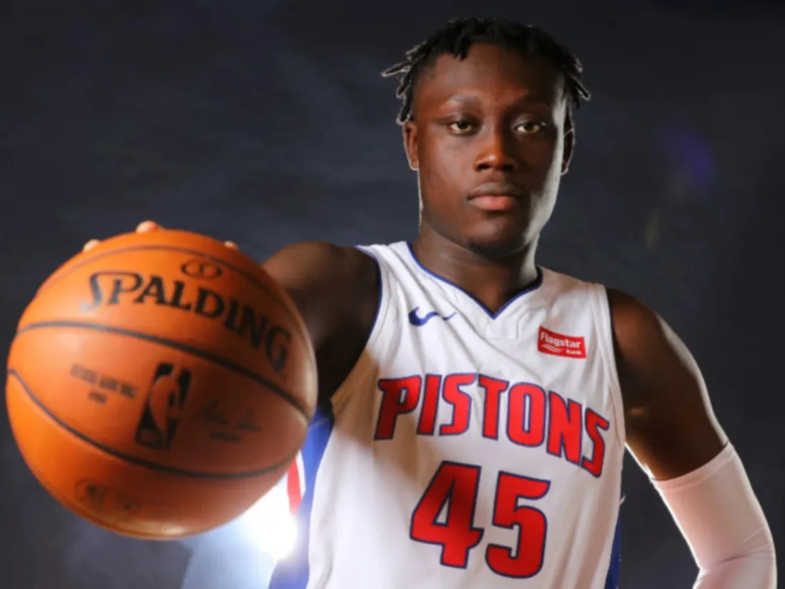 Basket : Sekou Doumbouya avec le maillot des Pistons