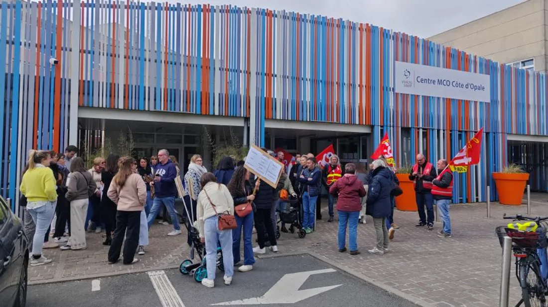 Environ cinquante personnes étaient rassemblées ce mercredi après-midi. 
