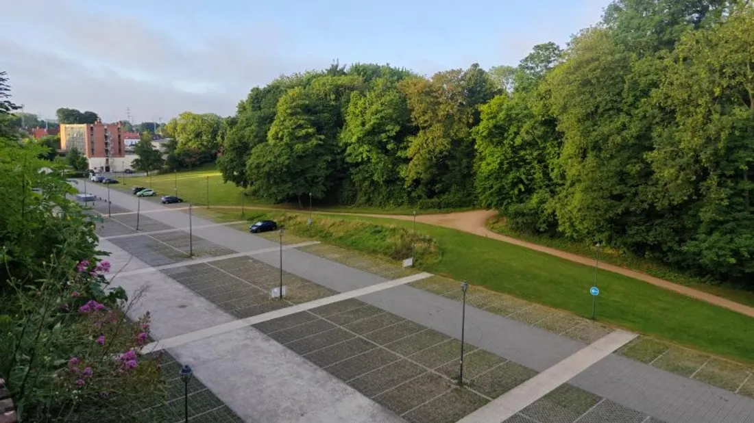 Le rendez-vous est donné sur le parking de la cathédrale. 