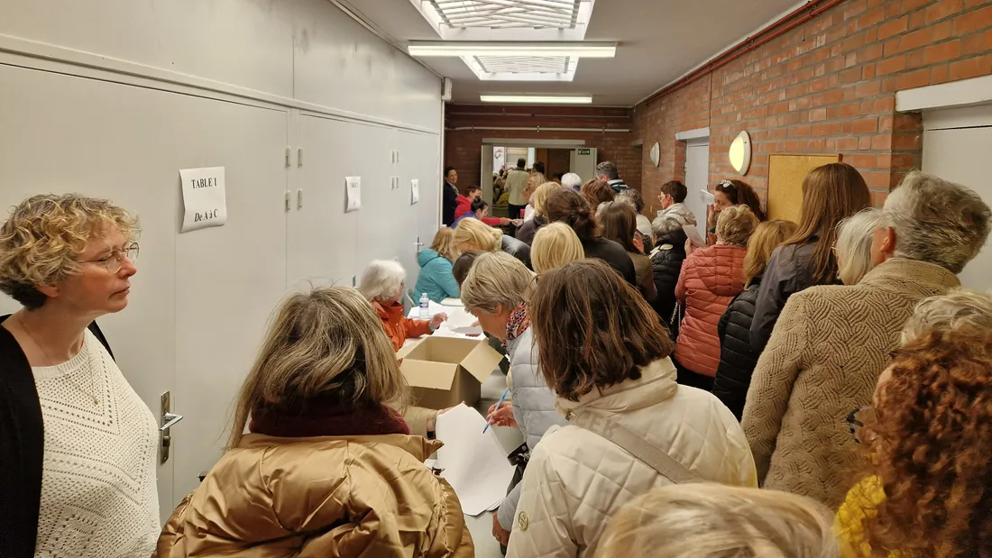307 adhérents se sont déplacés à l'AG, salle des Glacis. La dissolution a été votée à la majorité. 
