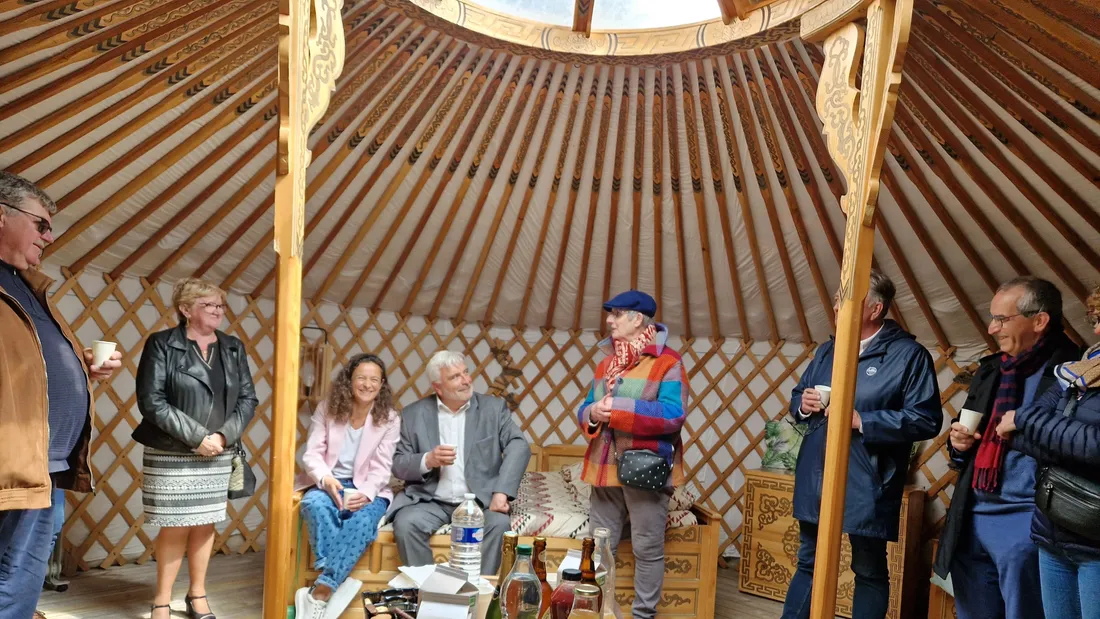 Parmi les aménagements pour cyclistes, cette yourte mongole au camping de Saint-Etienne-au-Mont