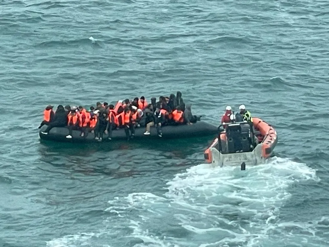 Les autorités françaises portent secours à une embarcation de migrants