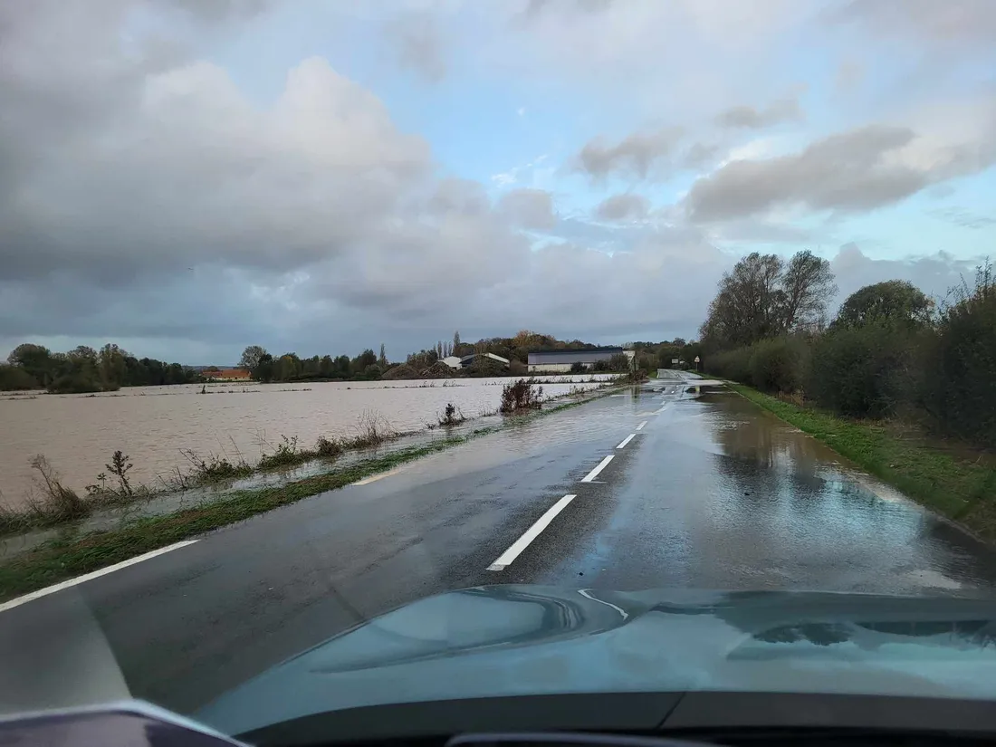 De nombreuses routes du boulonnais et du calaisis sont sous l'eau (ici secteur Nortkerque- Ardres)