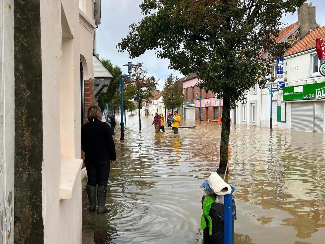 A Saint-Etienne au Mont, l'eau ne cesse de monter dans certaines rues