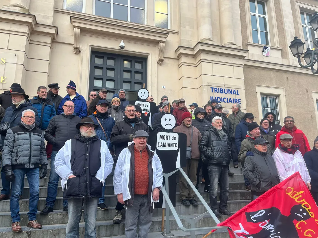 Un rassemblement était organisé ce jeudi devant le Palais de Justice de Dunkerque